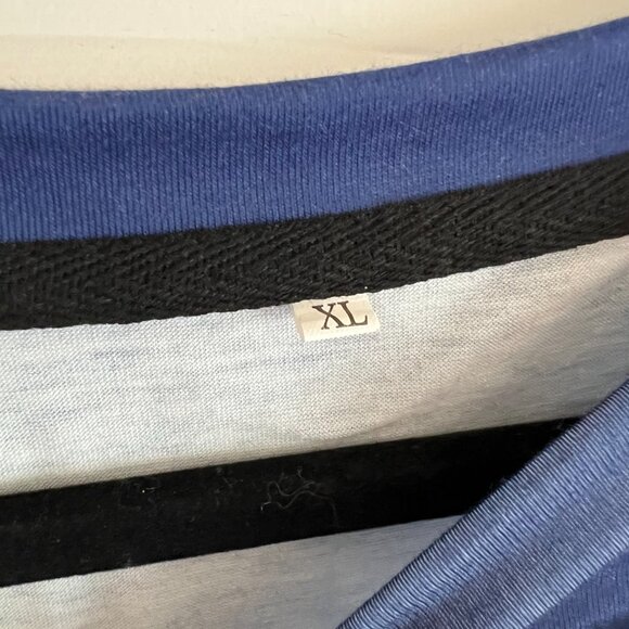 Navy 3/4 sleeve shirt with white flower - Picture 2 of 2